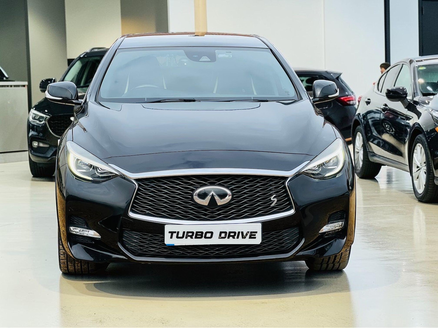 Used Infiniti Q30 for sale - 78033950: Photo 2