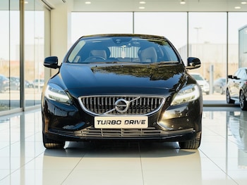 Used Volvo V40 2019 for sale - 79255889: Photo