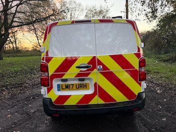 Used Peugeot Expert 2017 for sale - 76682318: Photo