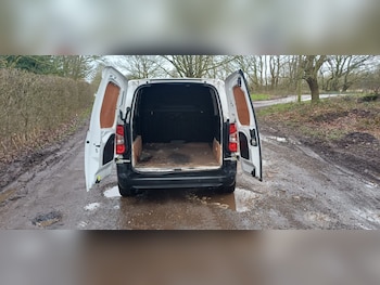 Used Peugeot Partner 2020 for sale - 77619461: Photo