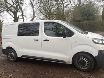 Vauxhall Vivaro feature image