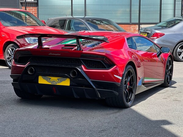 Used Lamborghini Huracan 2018 for sale - 75570902: Photo 2