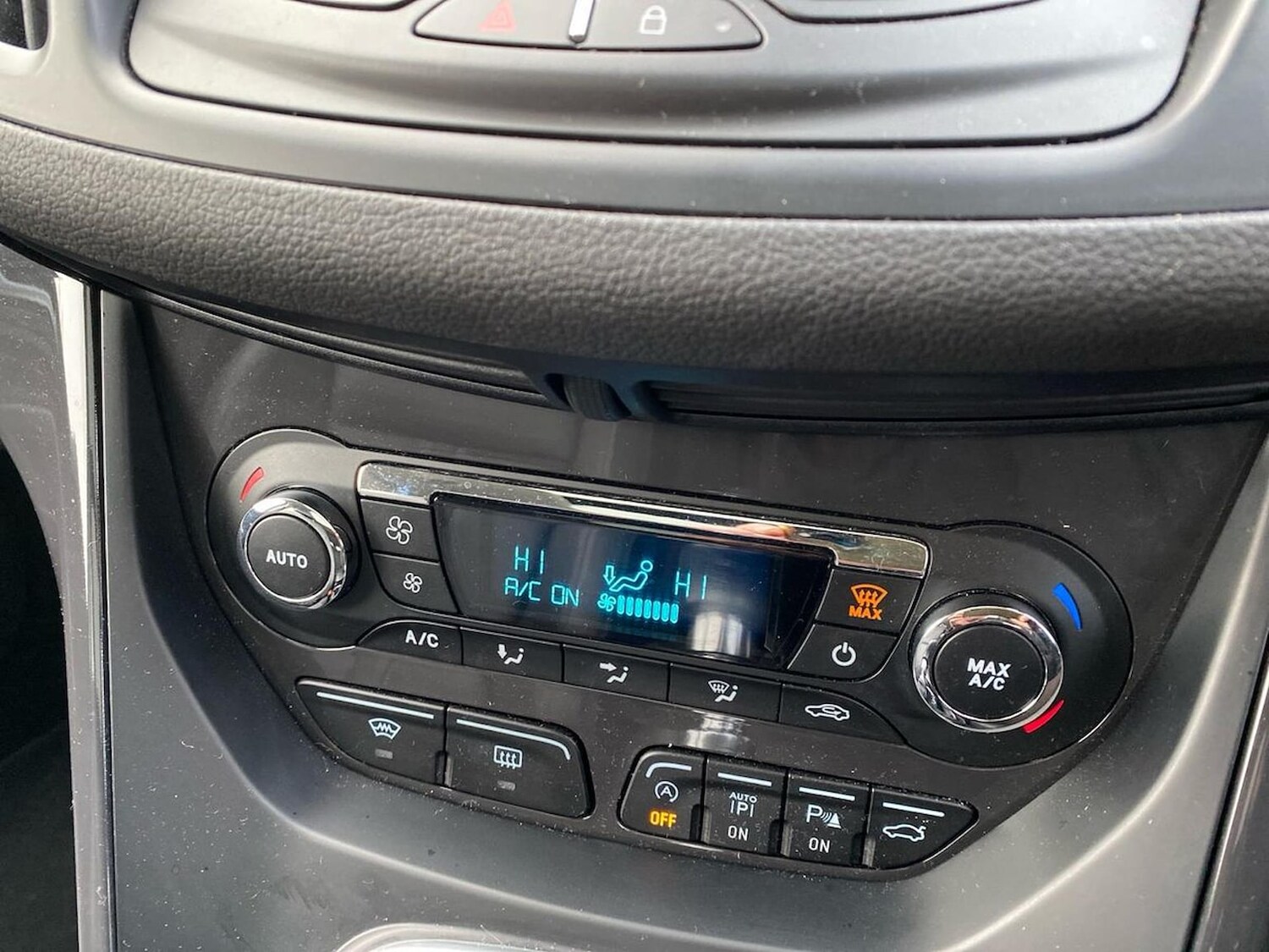 Used Ford Kuga 2015 for sale - 77489544: Photo 12