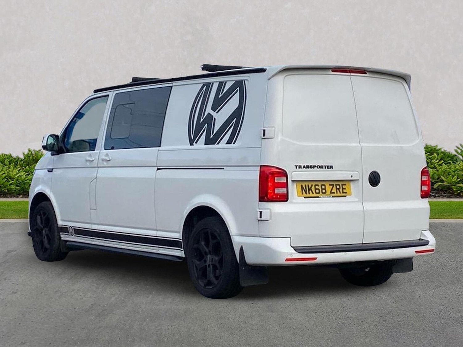 Used Volkswagen Transporter 2018 for sale - 76490719: Photo 2