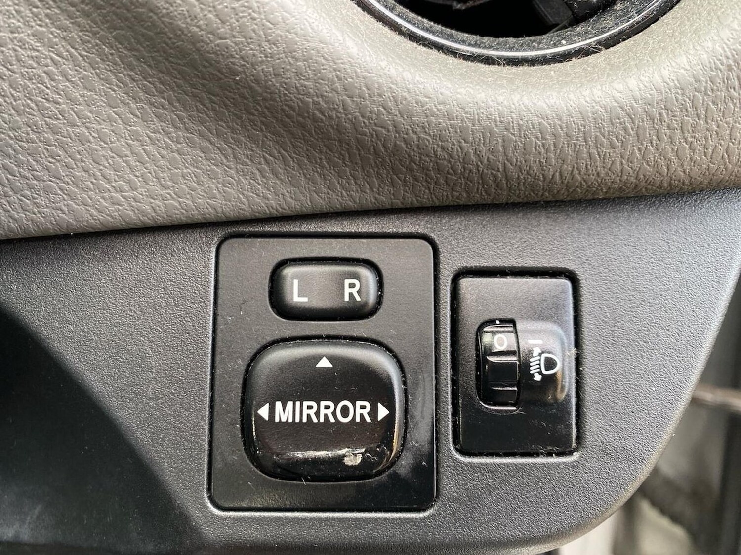 Used Toyota Yaris 2017 for sale - 78191890: Photo 24