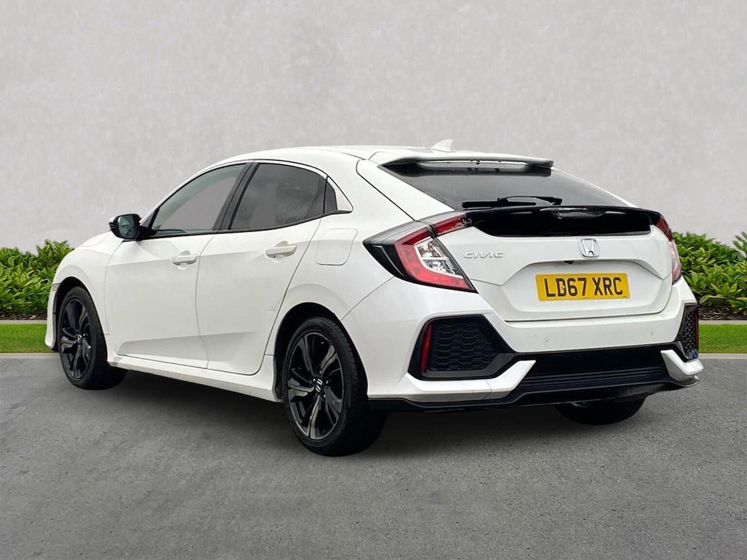 Used Honda Civic 2017 for sale - 76892116: Photo 2