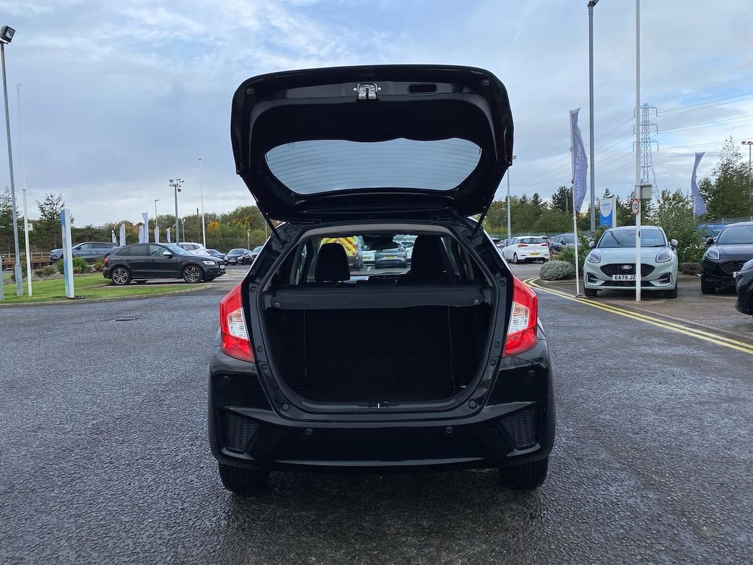 Used Honda Jazz 2017 for sale - 76402440: Photo 17