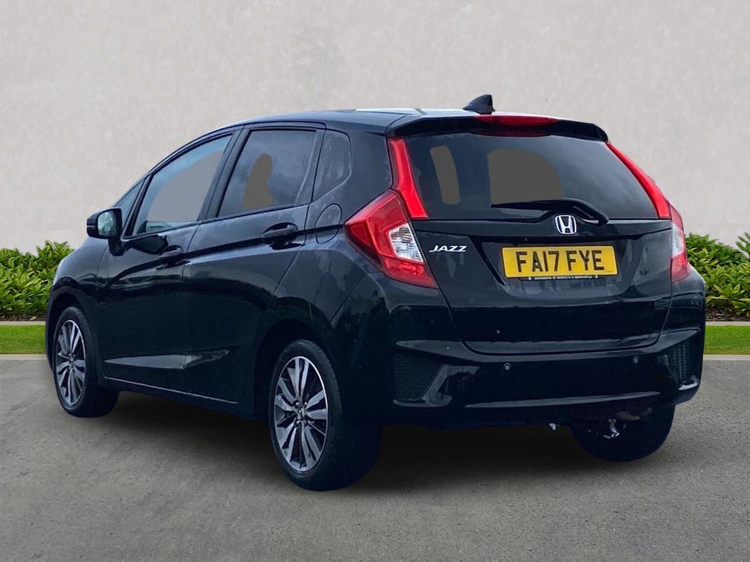 Used Honda Jazz 2017 for sale - 76402440: Photo 2