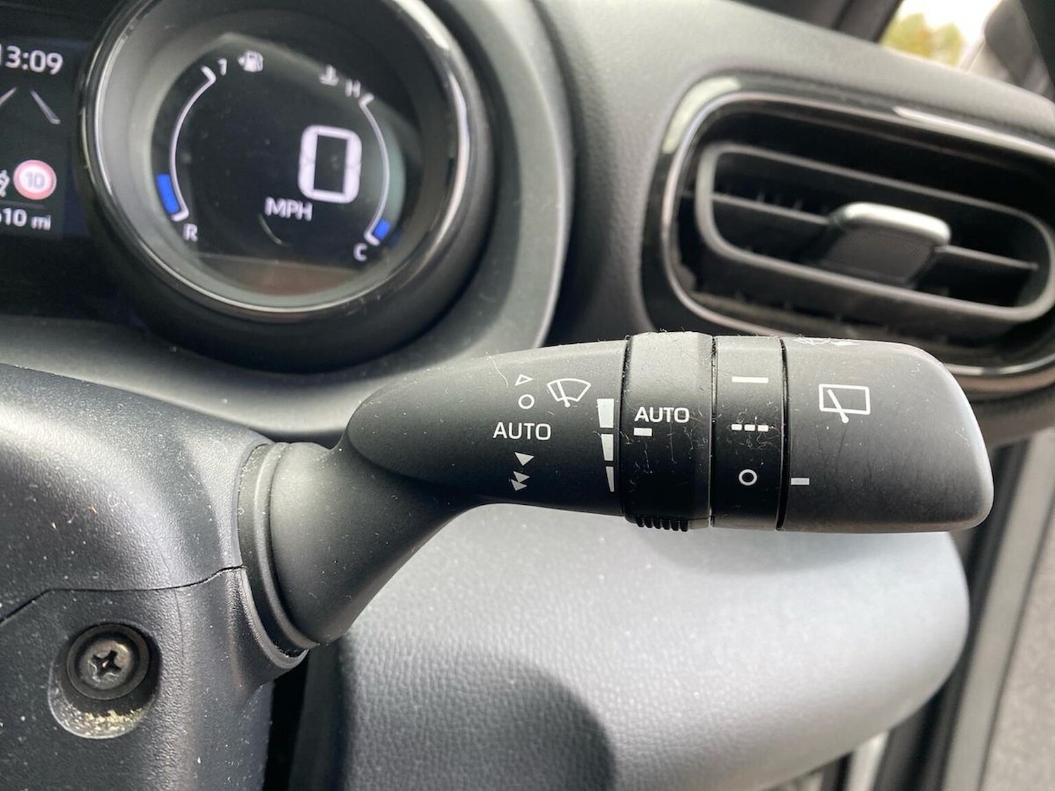 Used Toyota Yaris 2020 for sale - 76316463: Photo 29