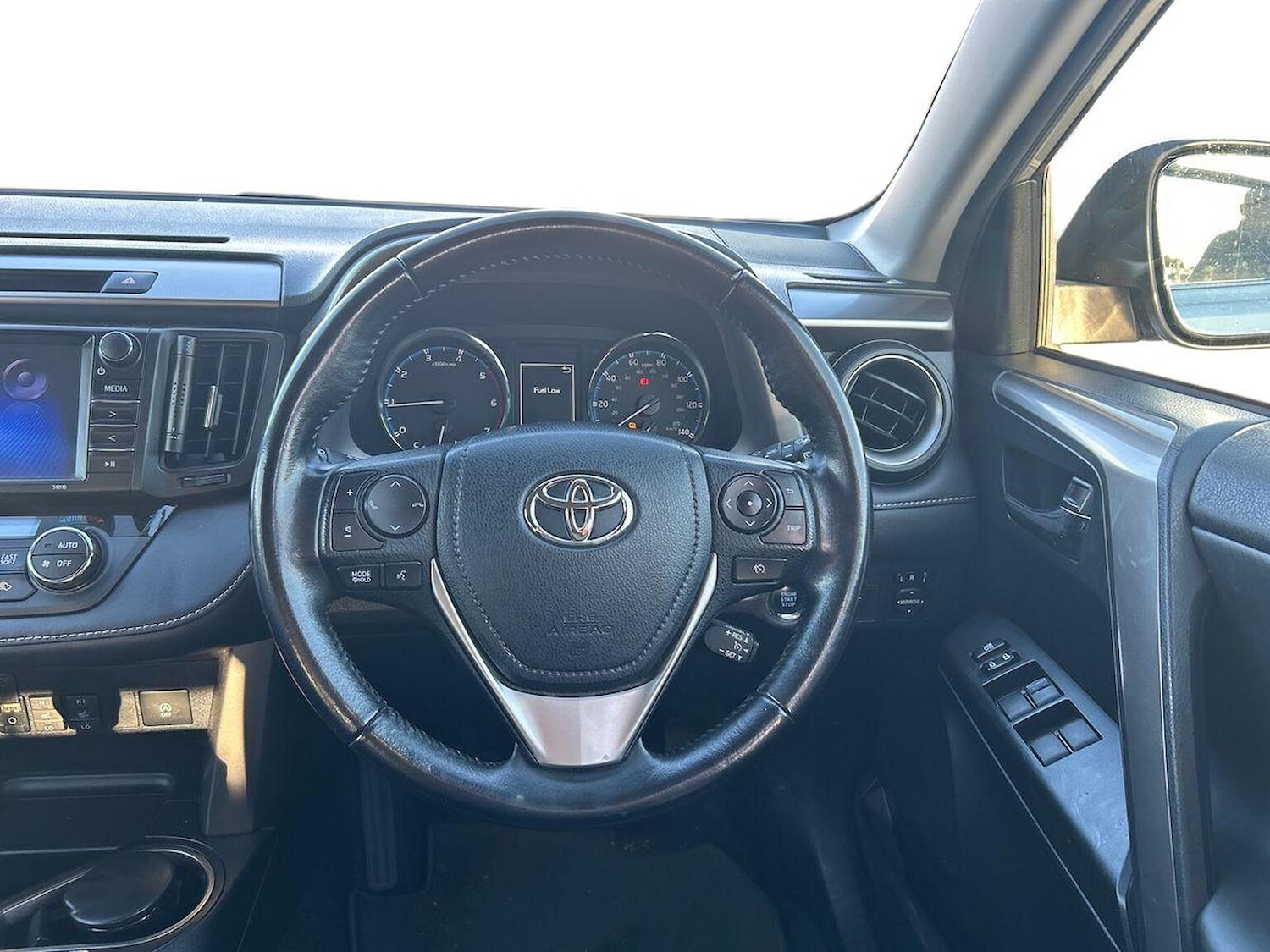 Used Toyota RAV4 2016 for sale - 76363375: Photo 9