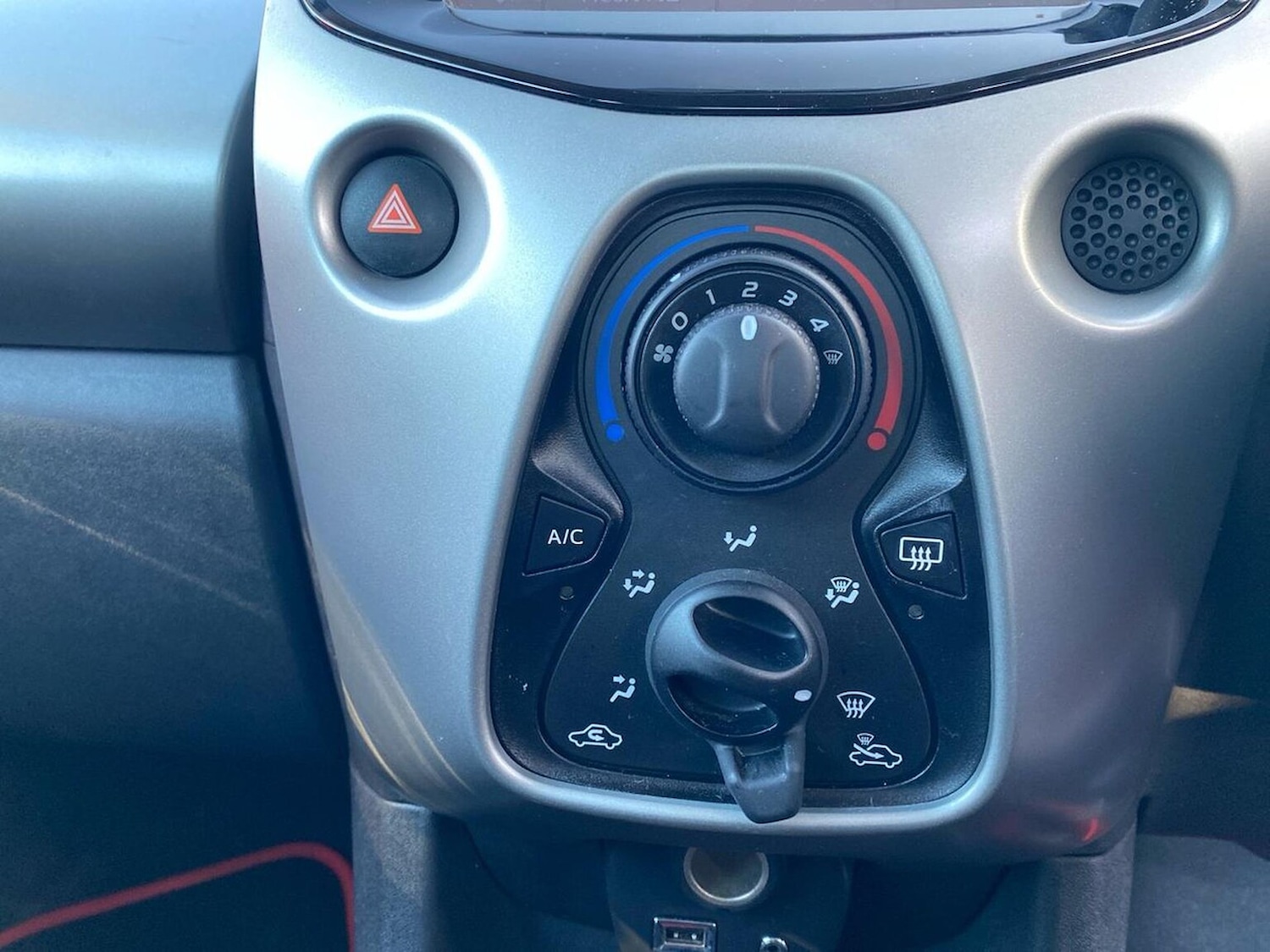 Used Peugeot 108 2017 for sale - 76860086: Photo 12