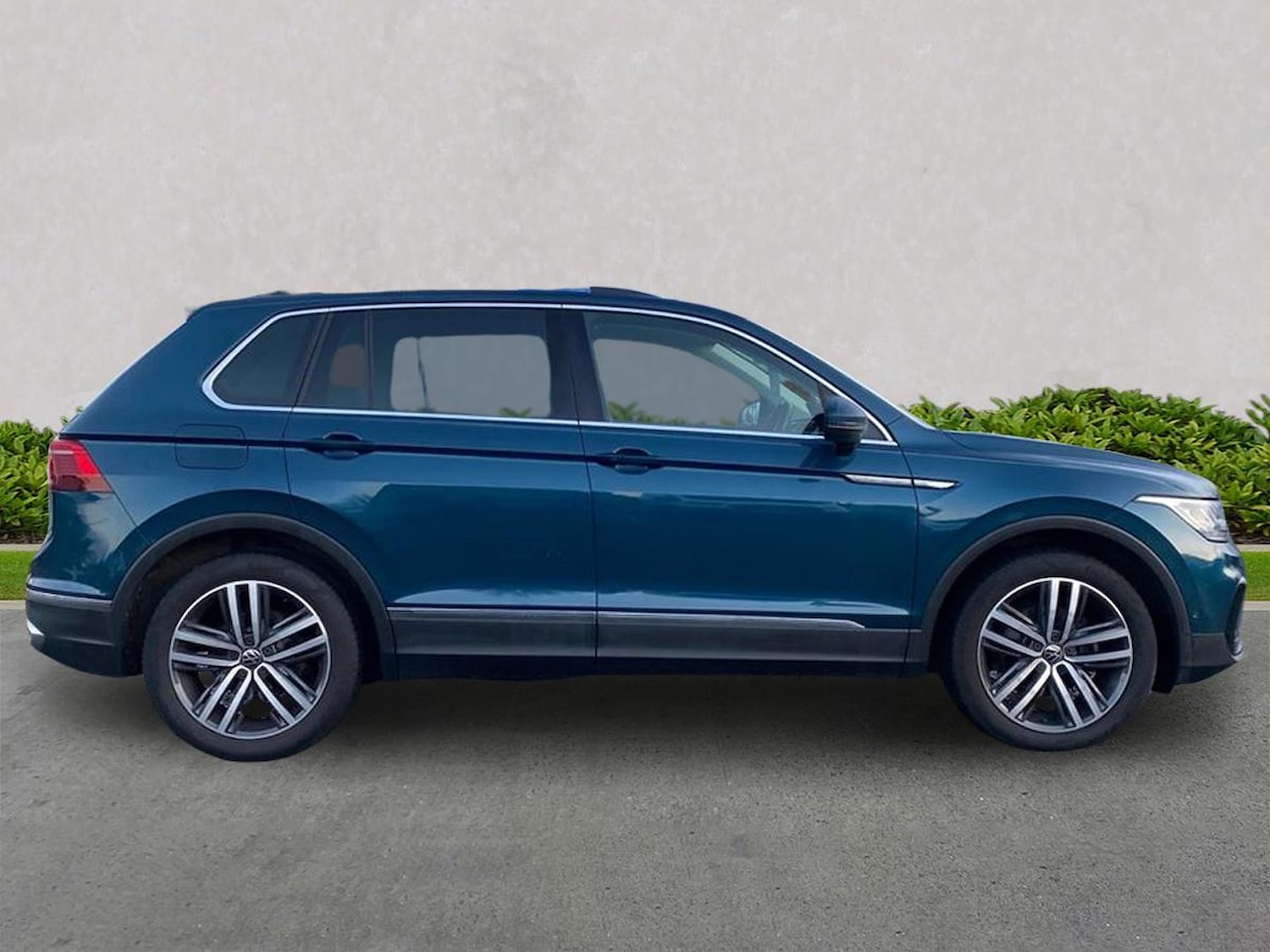 Used Volkswagen Tiguan 2021 for sale - 76791890: Photo 3