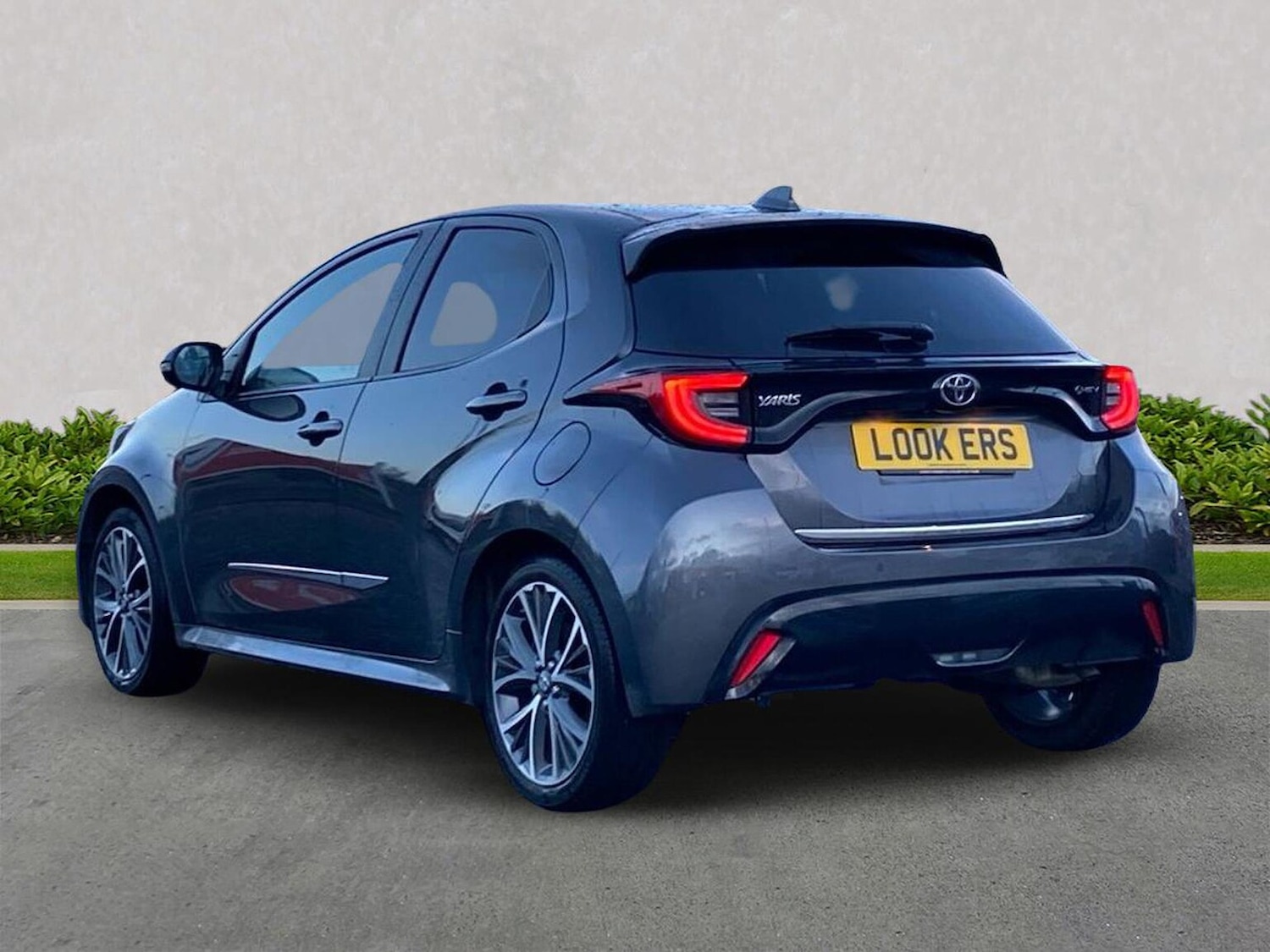 Used Toyota Yaris 2024 for sale - 77616714: Photo 2