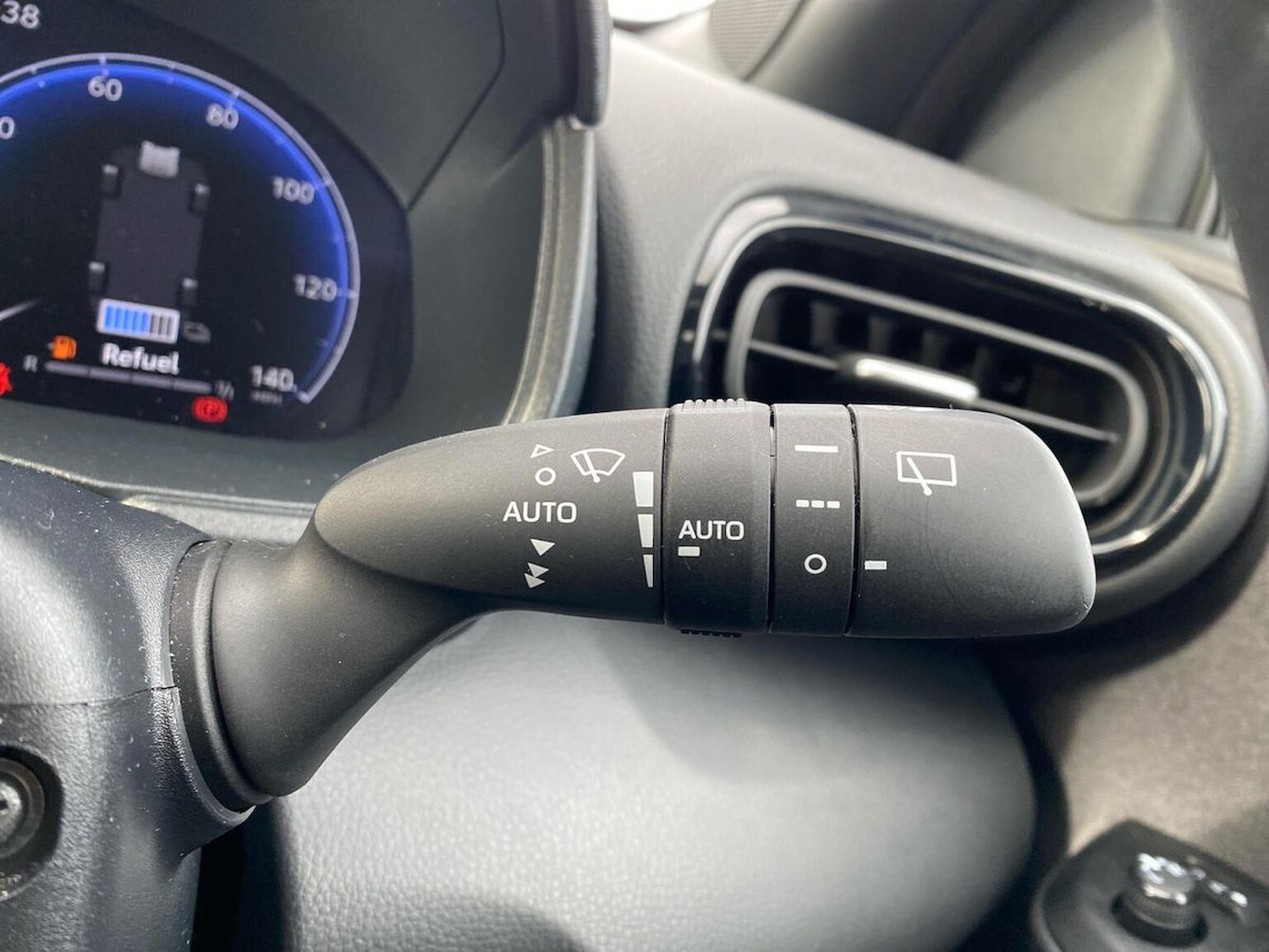 Used Toyota Yaris 2024 for sale - 77616714: Photo 31