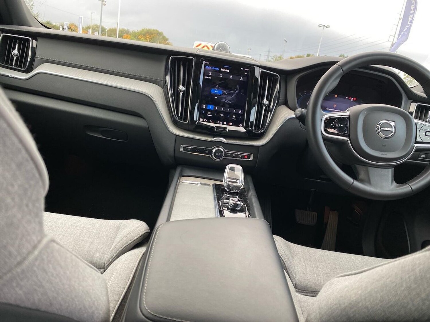 Used Volvo XC60 2023 for sale - 76352479: Photo 13