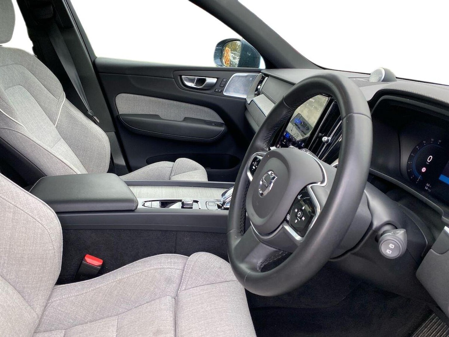Used Volvo XC60 2023 for sale - 76352479: Photo 15