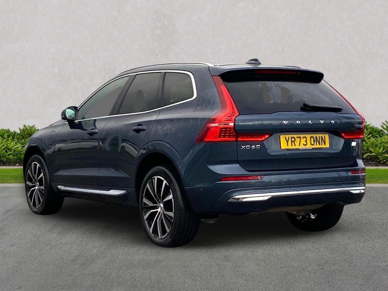 Used Volvo XC60 2023 for sale - 76352479: Photo 2