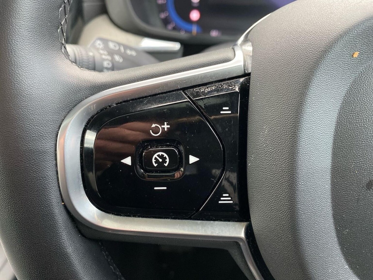Used Volvo XC60 2023 for sale - 76352479: Photo 25