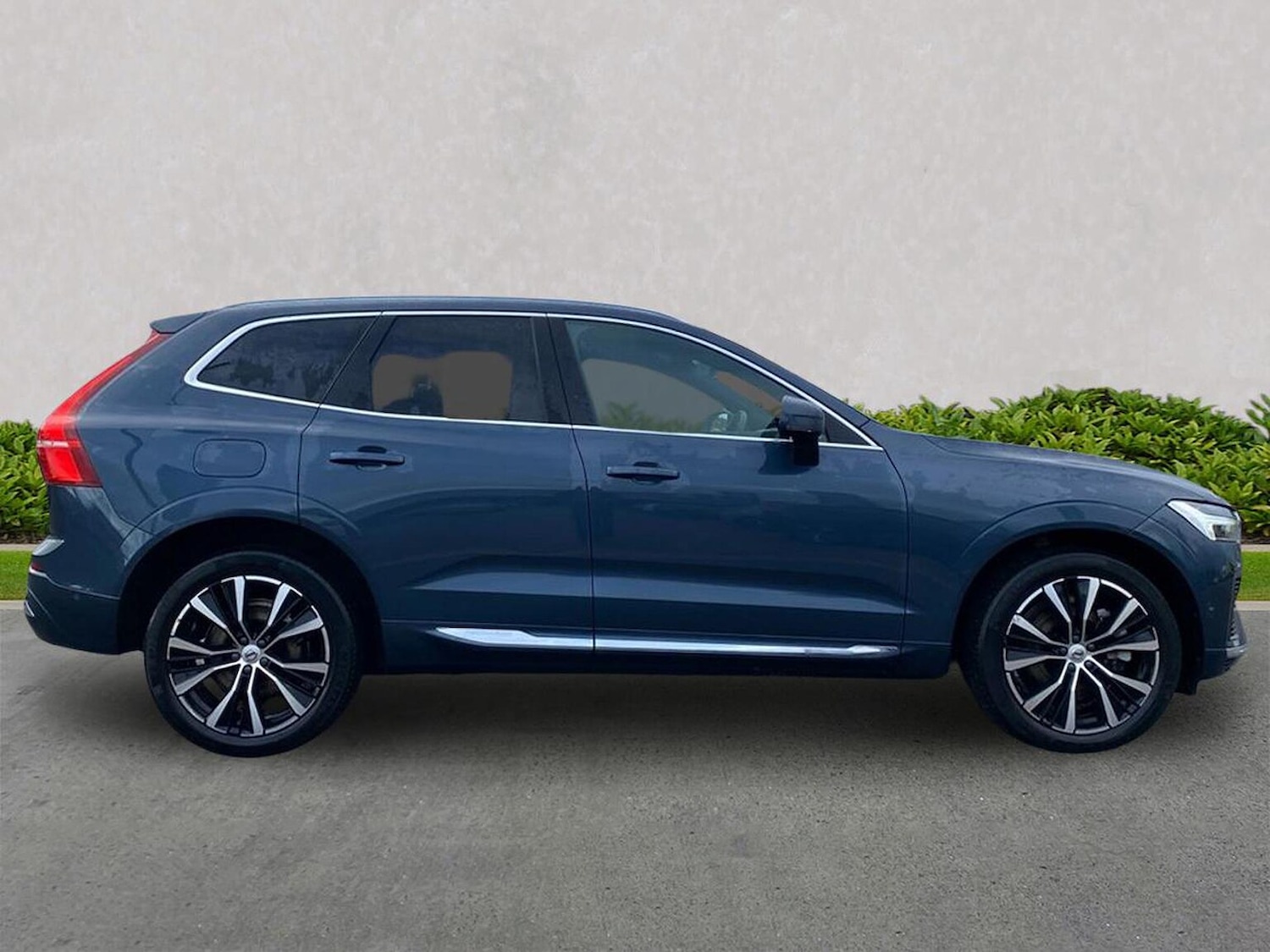 Used Volvo XC60 2023 for sale - 76352479: Photo 3