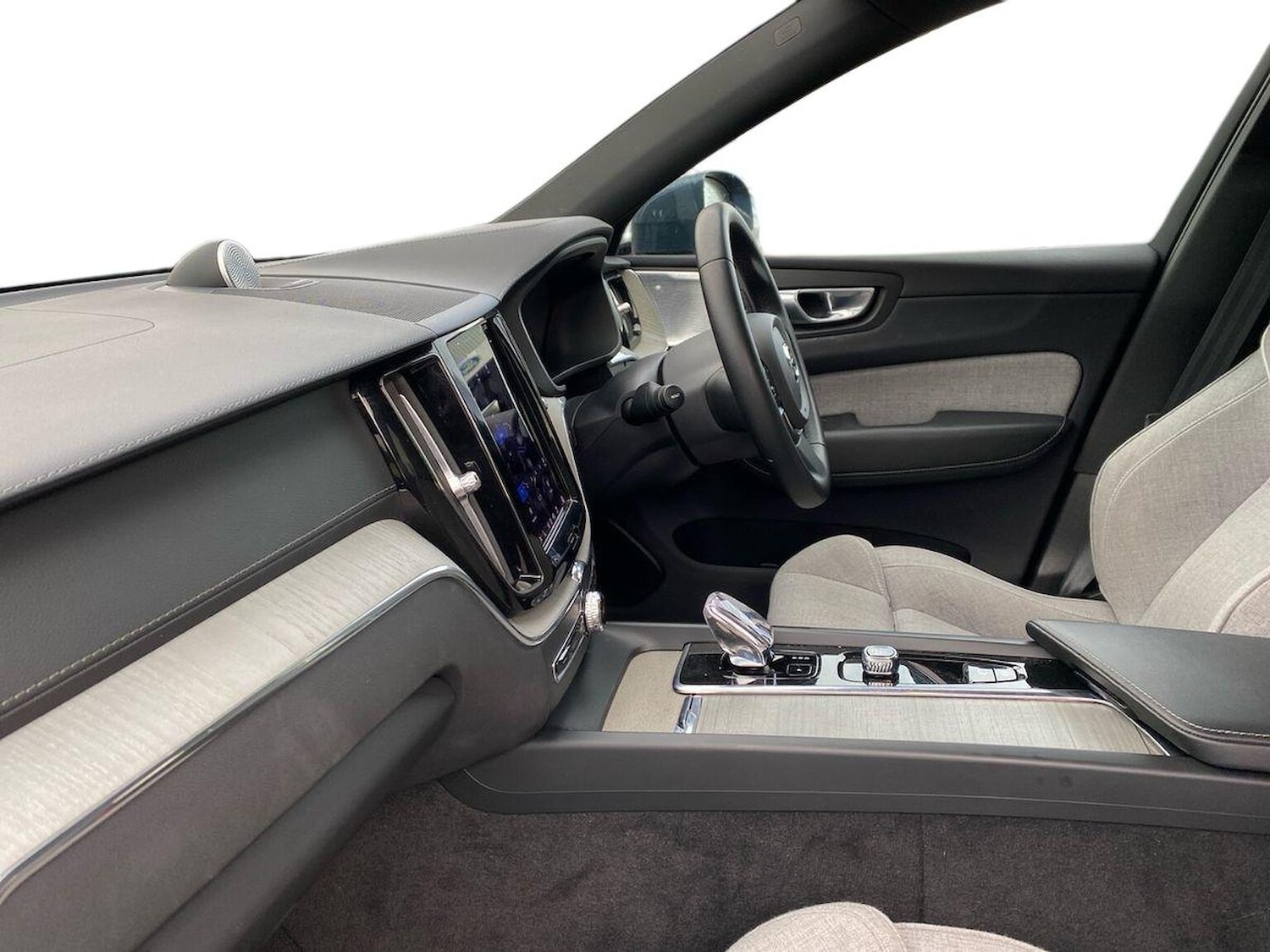 Used Volvo XC60 2023 for sale - 76352479: Photo 7