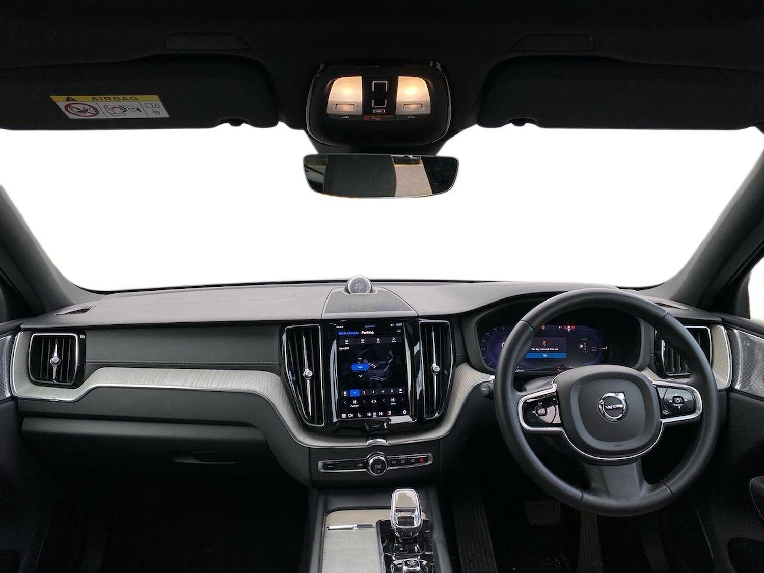 Used Volvo XC60 2023 for sale - 76352479: Photo 8