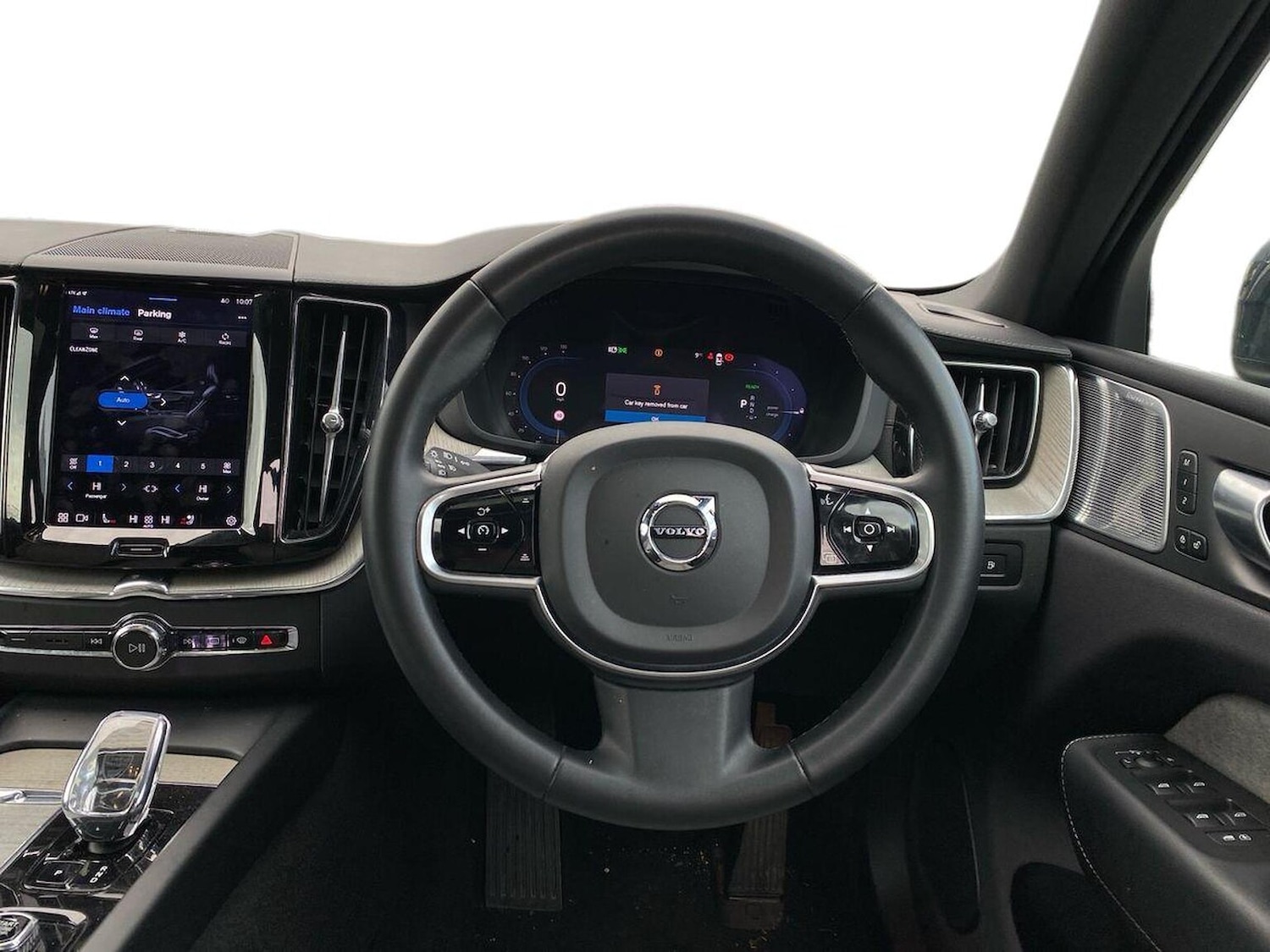Used Volvo XC60 2023 for sale - 76352479: Photo 9
