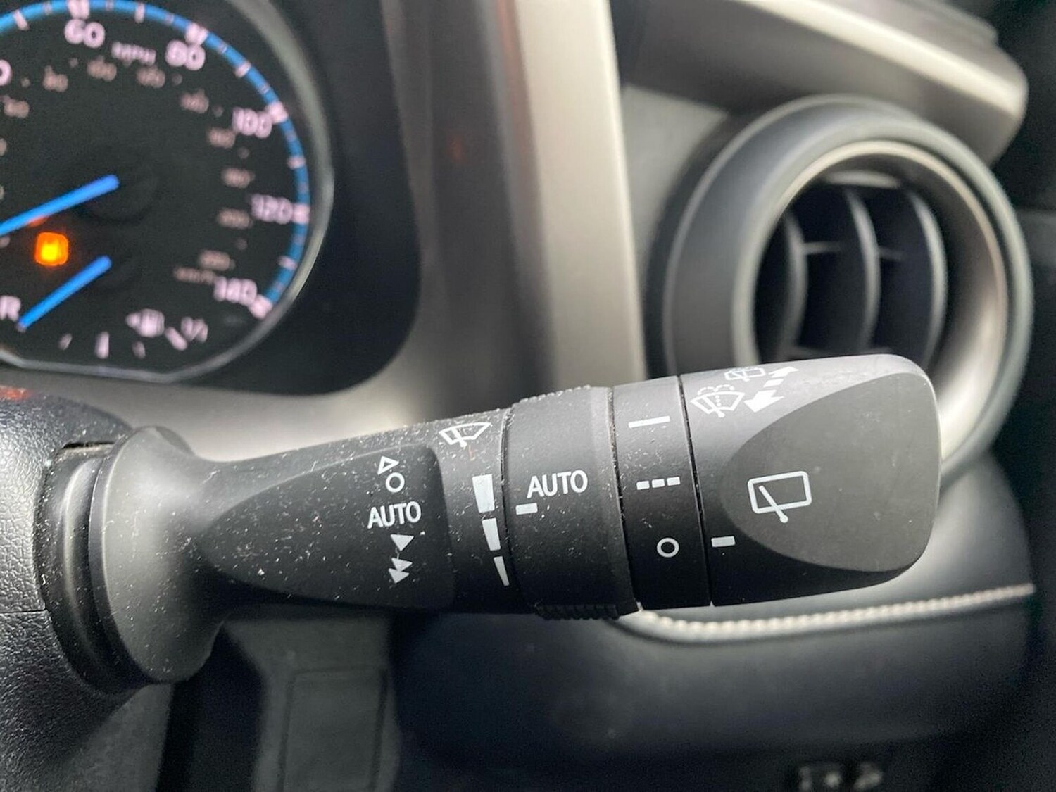 Used Toyota RAV4 2018 for sale - 77639274: Photo 29