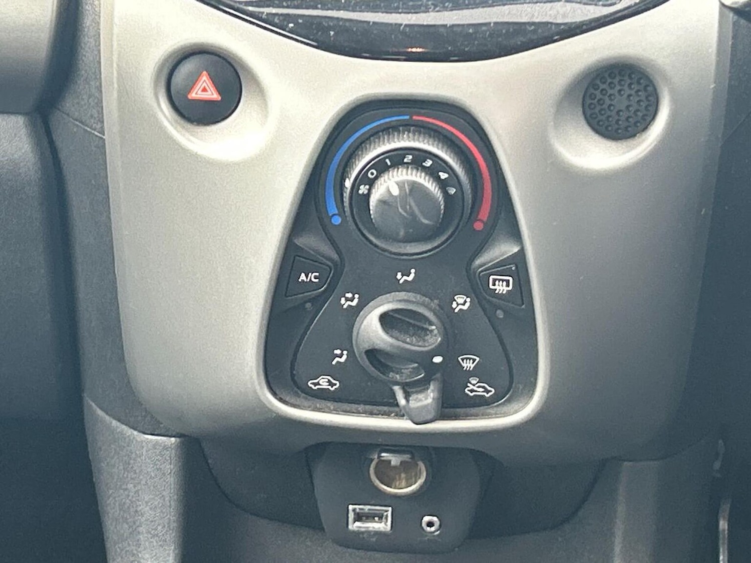 Used Peugeot 108 2016 for sale - 76107133: Photo 12