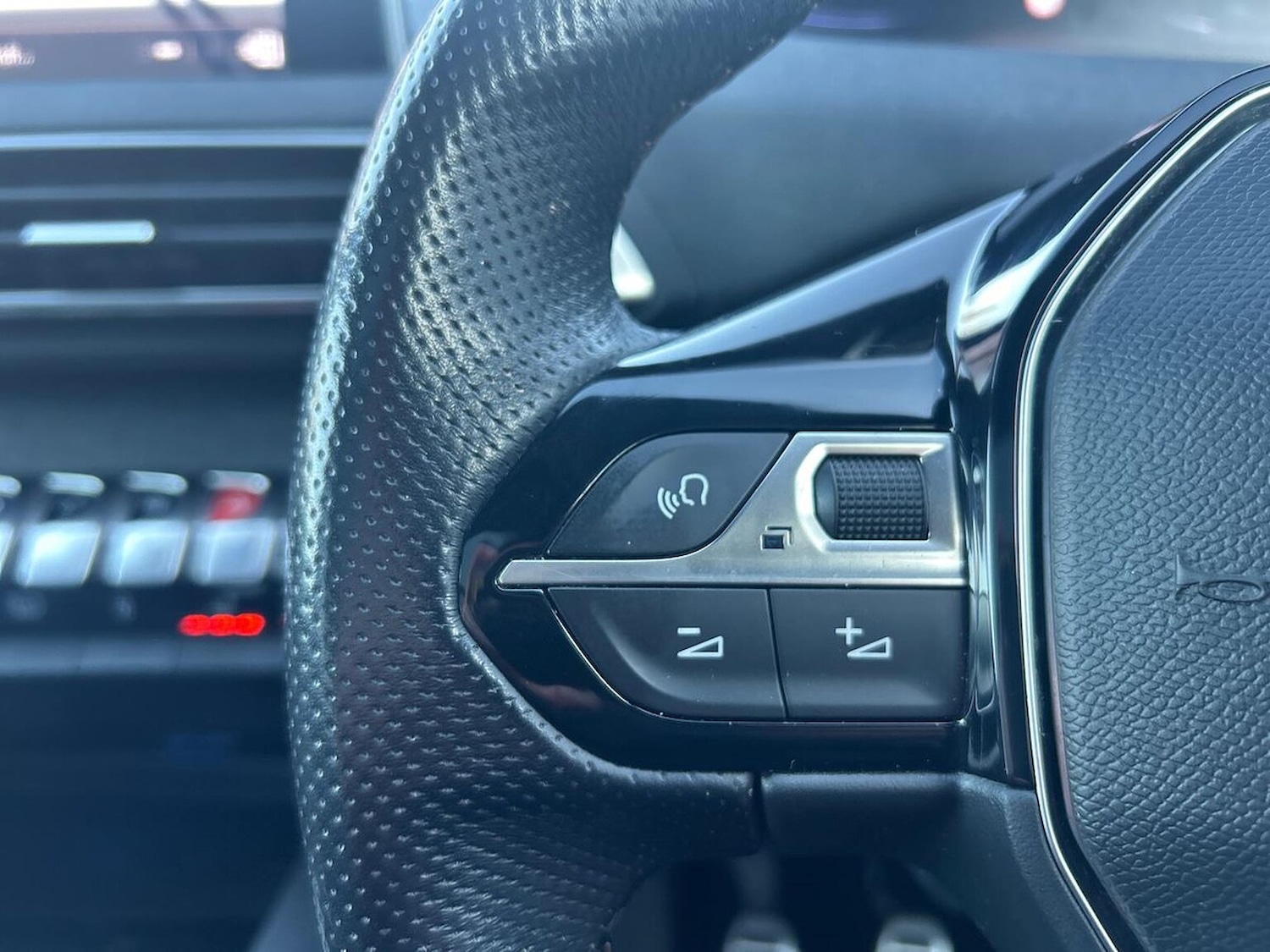 Used Peugeot 5008 2018 for sale - 77077351: Photo 31