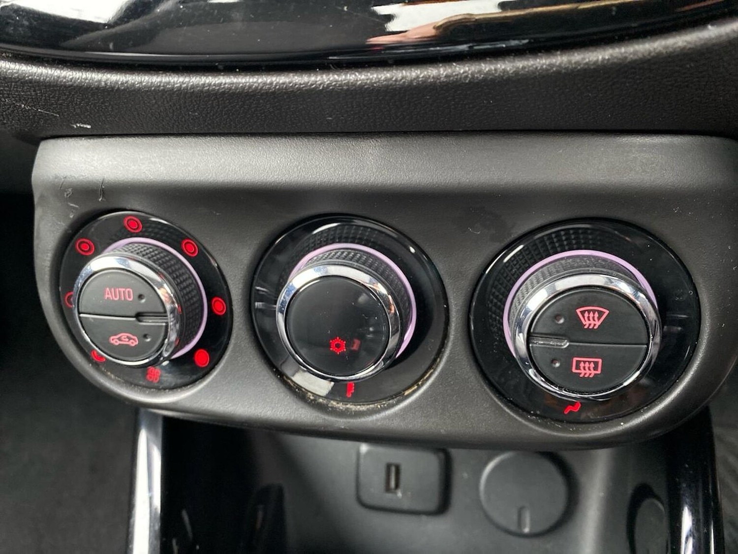 Used Vauxhall ADAM 2016 for sale - 76492392: Photo 12