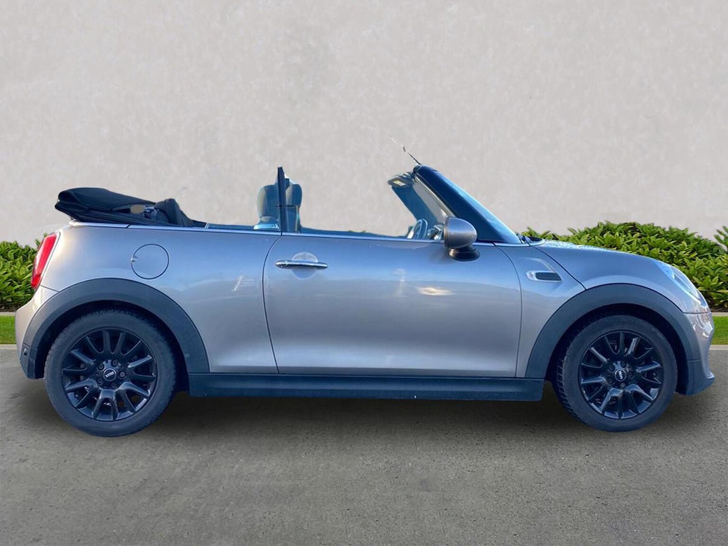 Used MINI Convertible 2017 for sale - 76864007: Photo 3