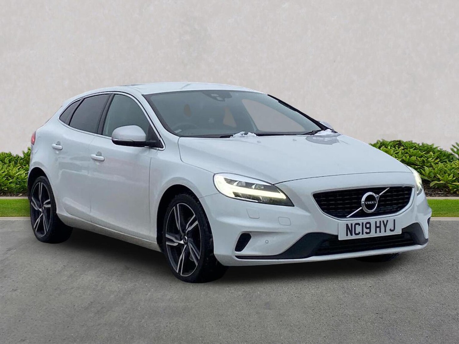 Used Volvo V40 2019 for sale - 77735871: Photo 1