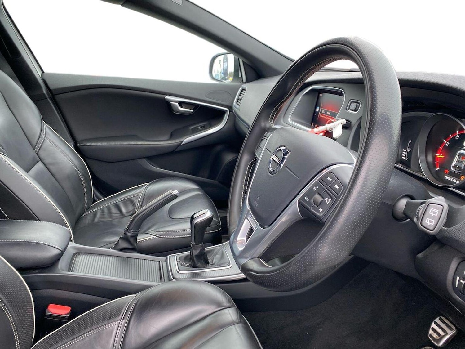 Used Volvo V40 2019 for sale - 77735871: Photo 15