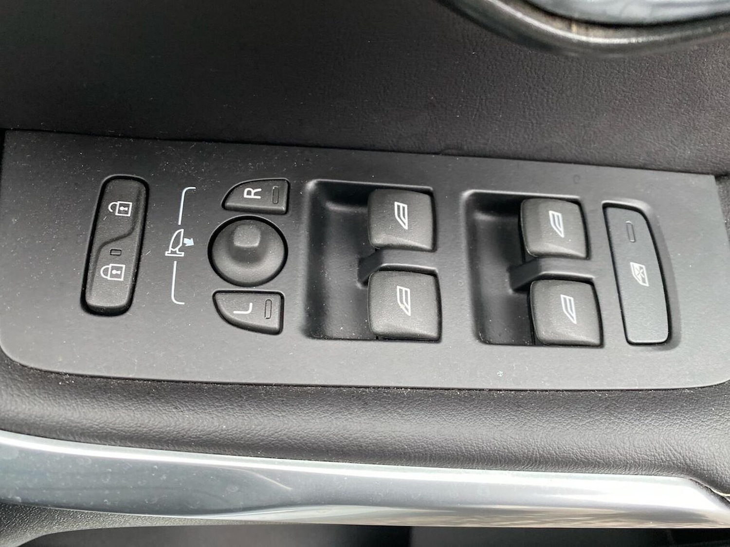 Used Volvo V40 2019 for sale - 77735871: Photo 21