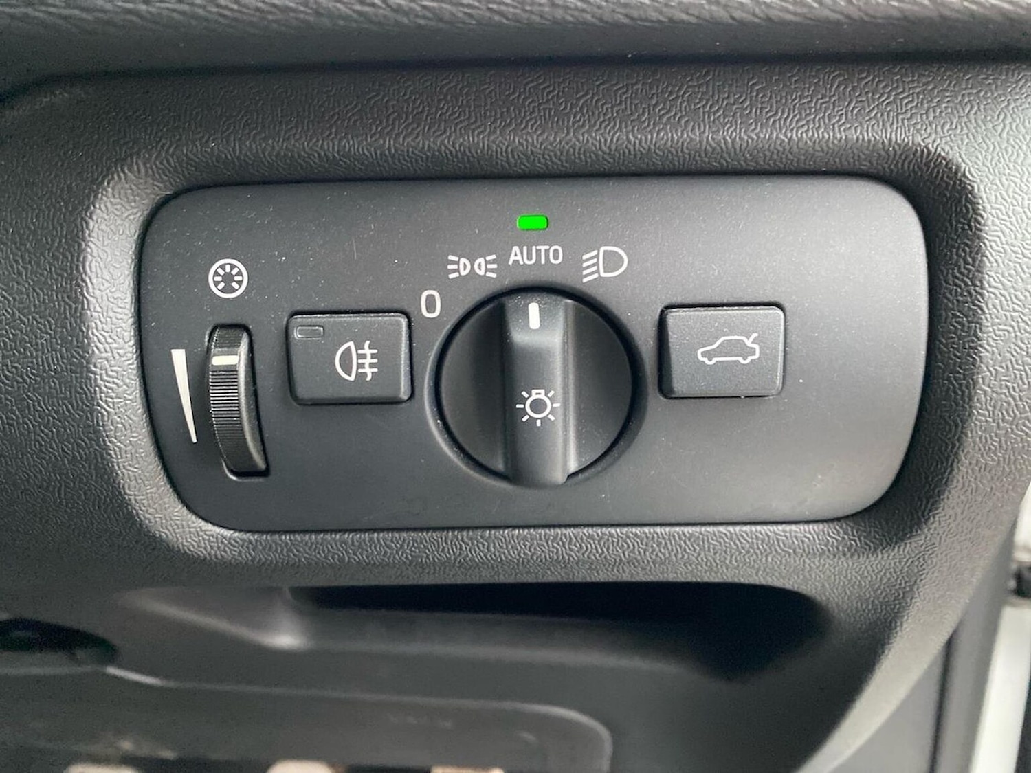 Used Volvo V40 2019 for sale - 77735871: Photo 22