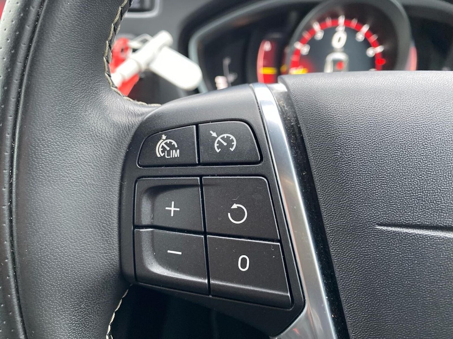 Used Volvo V40 2019 for sale - 77735871: Photo 26