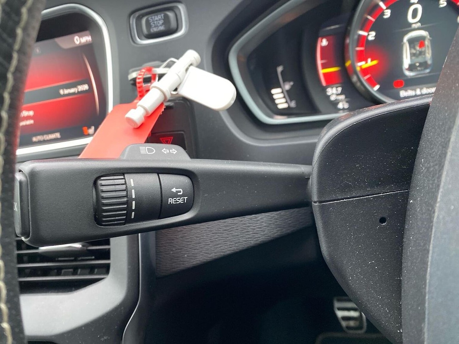 Used Volvo V40 2019 for sale - 77735871: Photo 28