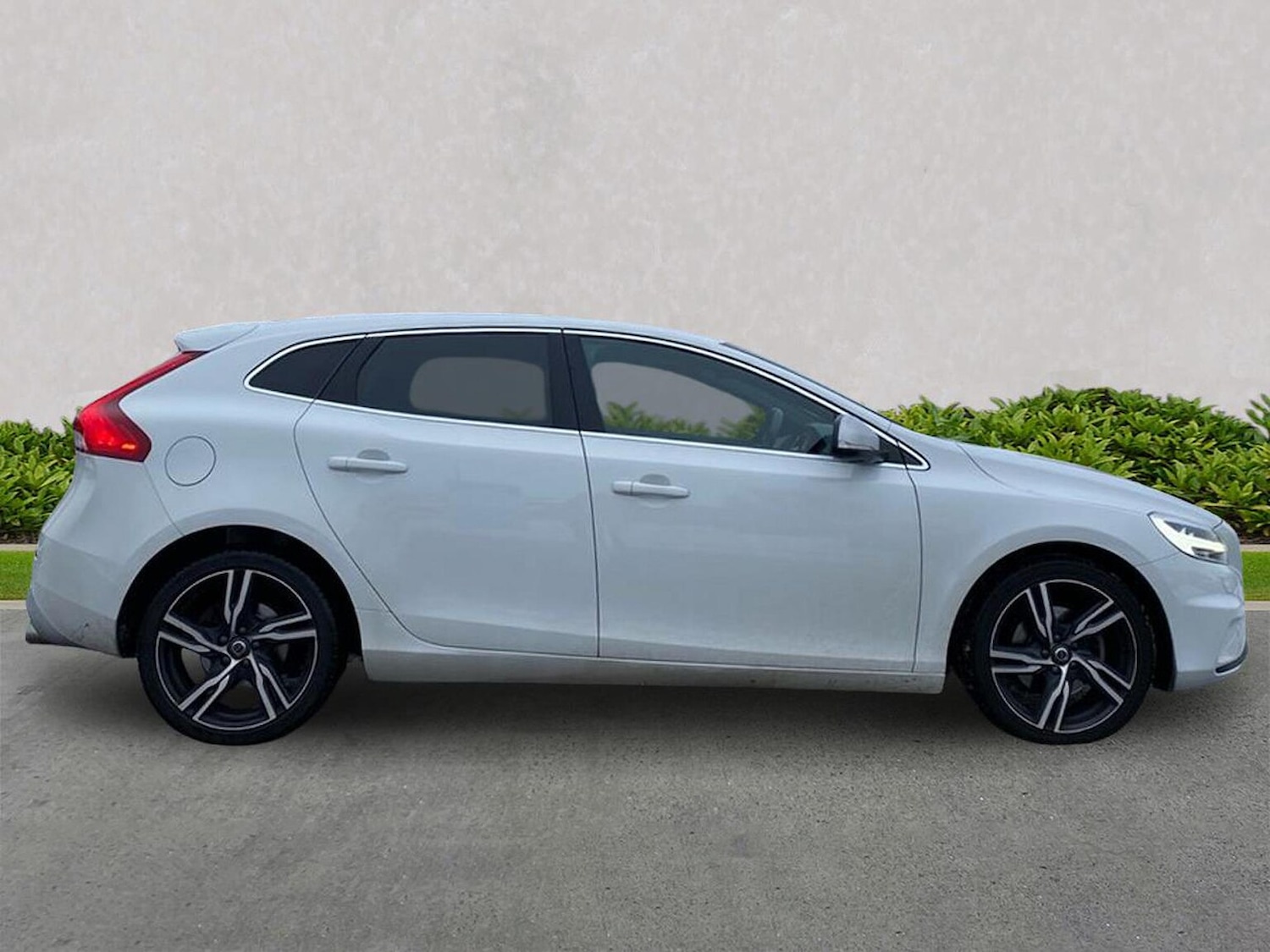 Used Volvo V40 2019 for sale - 77735871: Photo 3