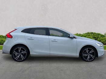 Used Volvo V40 2019 for sale - 77735871: Photo