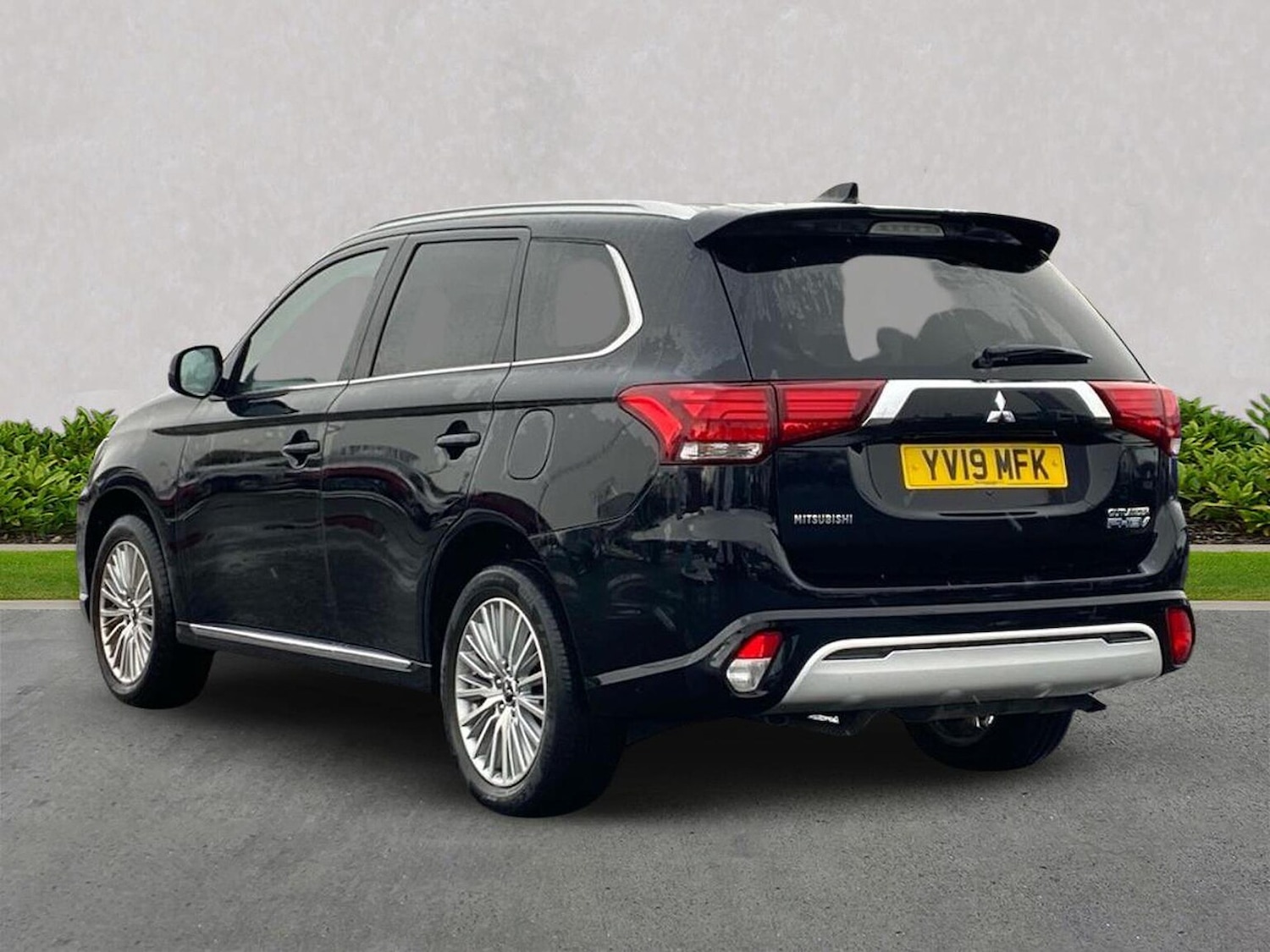 Used Mitsubishi Outlander 2019 for sale - 76638846: Photo 2