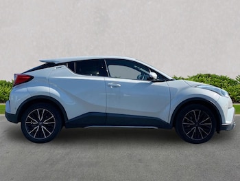 Used Toyota C-HR 2017 for sale - 79185414: Photo
