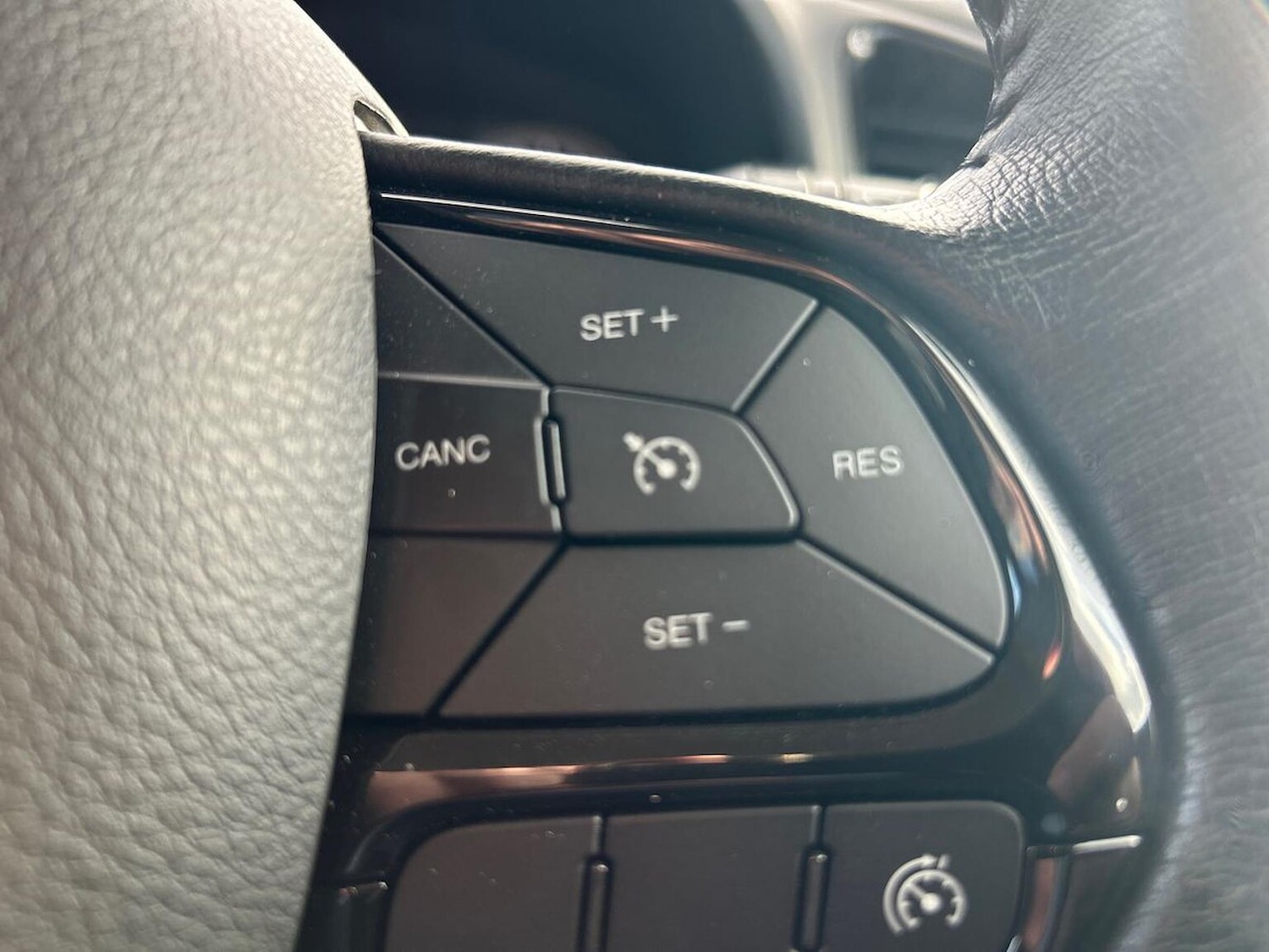 Used Jeep Renegade 2020 for sale - 76403459: Photo 28