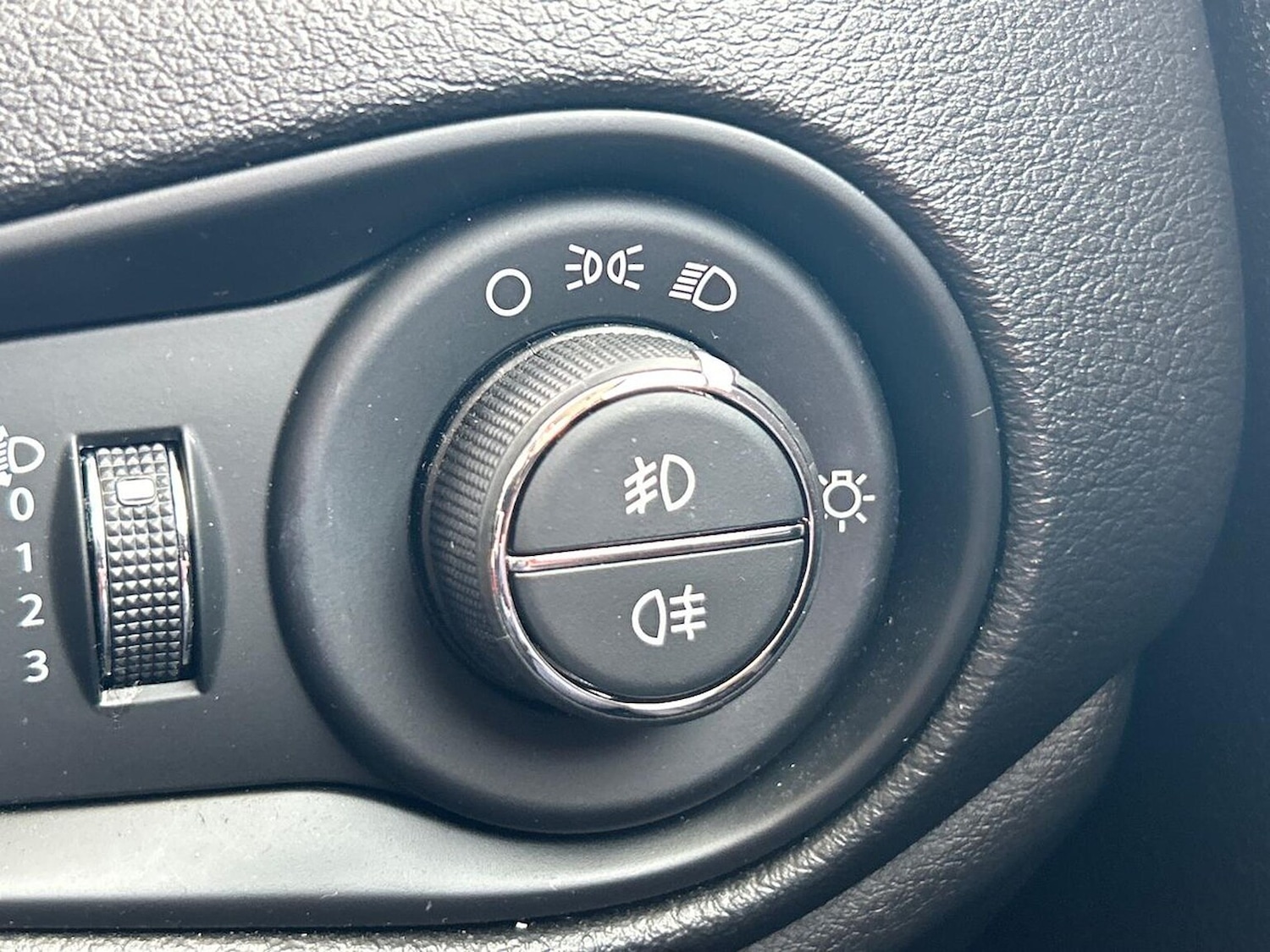 Used Jeep Renegade 2020 for sale - 76403459: Photo 29