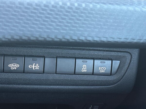 Used Peugeot 2008 2017 for sale - 76340565: Photo 27