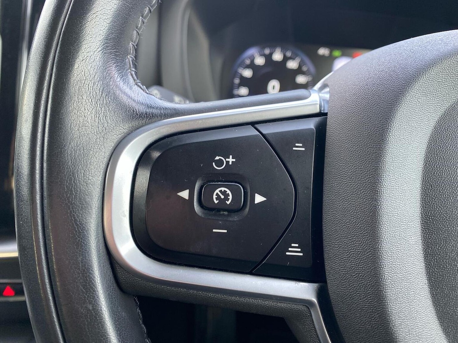 Used Volvo XC60 2019 for sale - 76748445: Photo 25