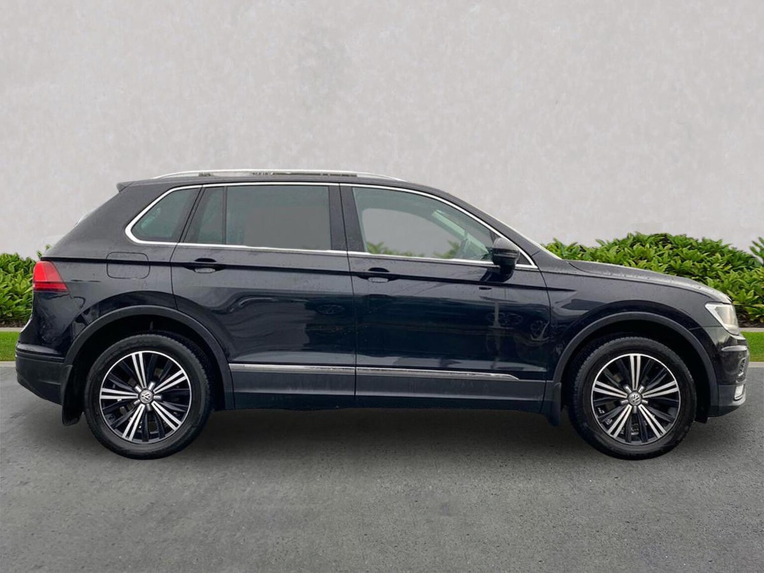 Used Volkswagen Tiguan 2017 for sale - 76736680: Photo 3