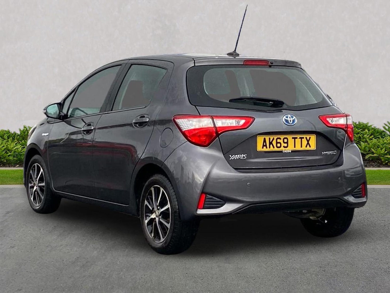 Used Toyota Yaris 2020 for sale - 76335119: Photo 2