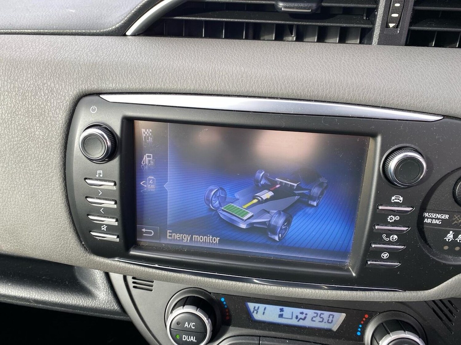 Used Toyota Yaris 2020 for sale - 76335119: Photo 25