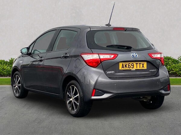 Used Toyota Yaris 2020 for sale - 76335119: Photo 2