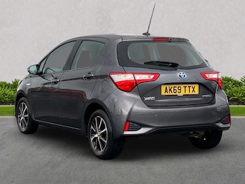 Used Toyota Yaris 2020 for sale - 76335119: Photo 2